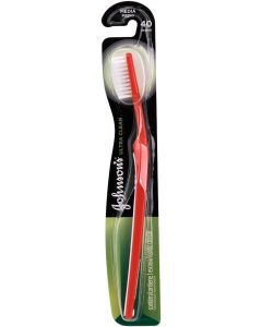 Escova de Dente Johnson&Johnson Ultra Clean Média 